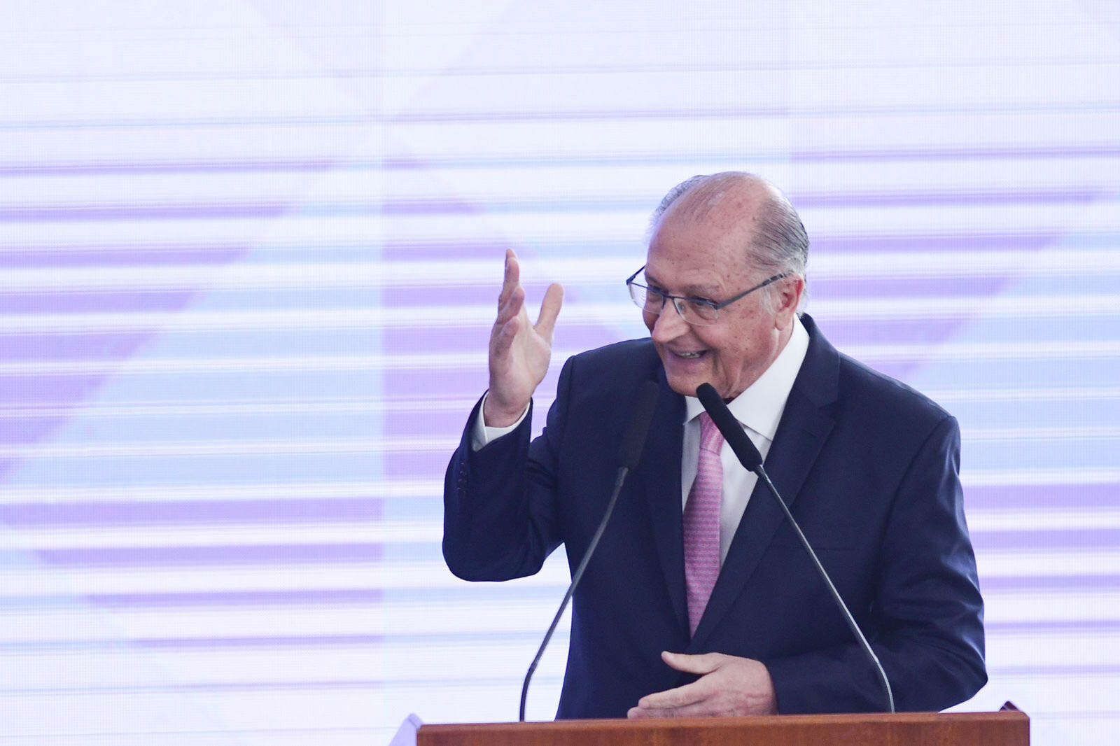 “Intenção do governo é o diálogo”, diz Alckmin sobre tarifaço de Trump