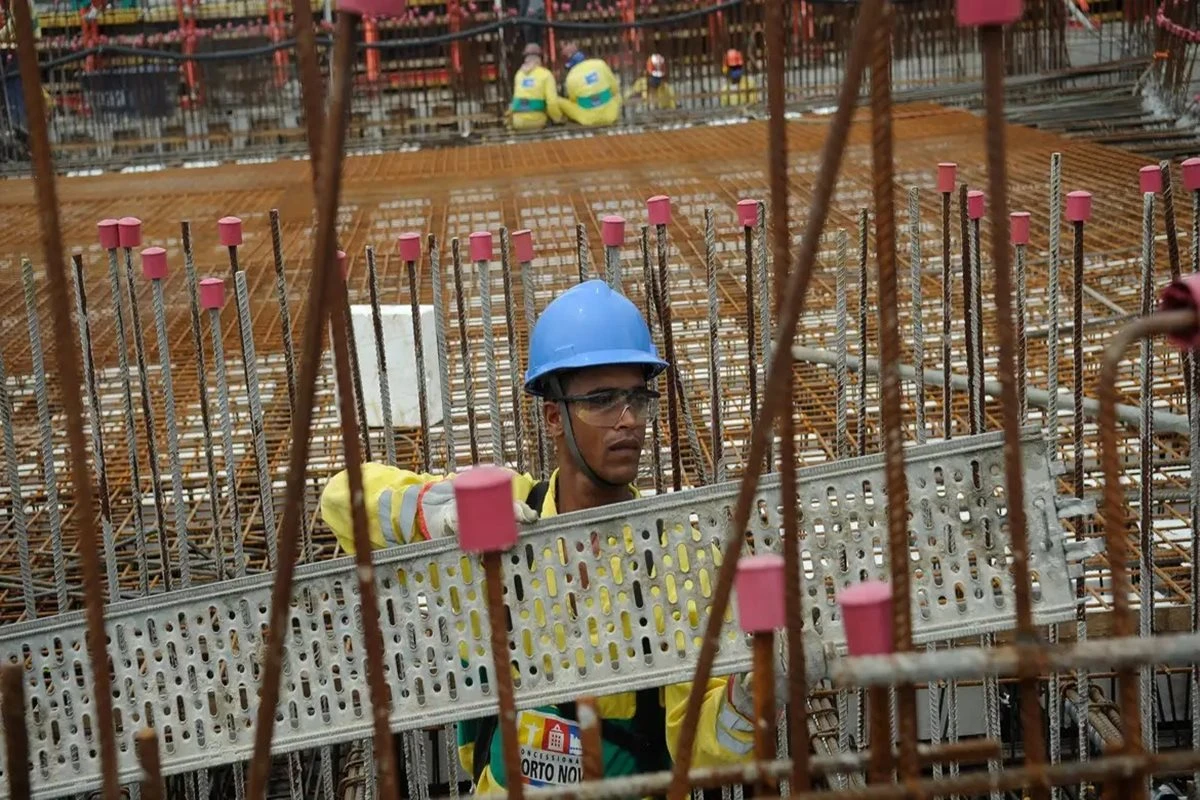 DF tem maior número de empregados no setor da construção em 10 anos