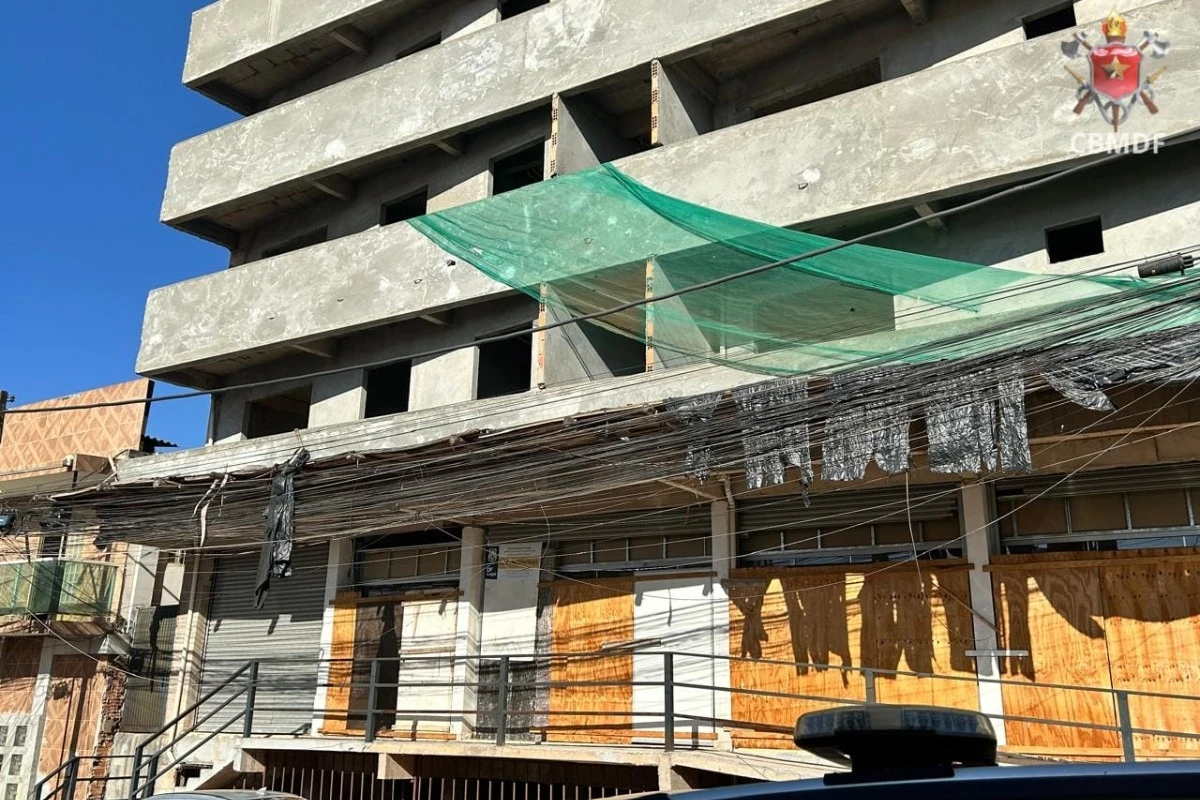 Homem morre após cair em fosso de elevador de prédio em construção
