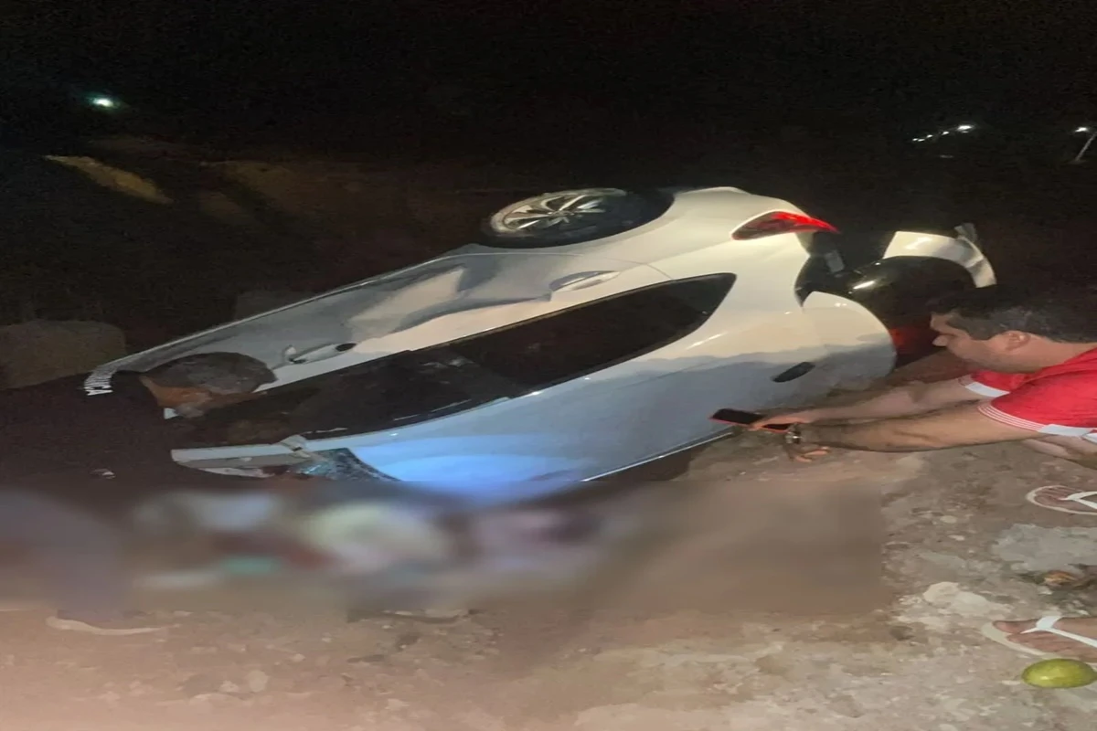 AL: 3 morrem e 2 ficam feridos após carro despencar em buraco de obra