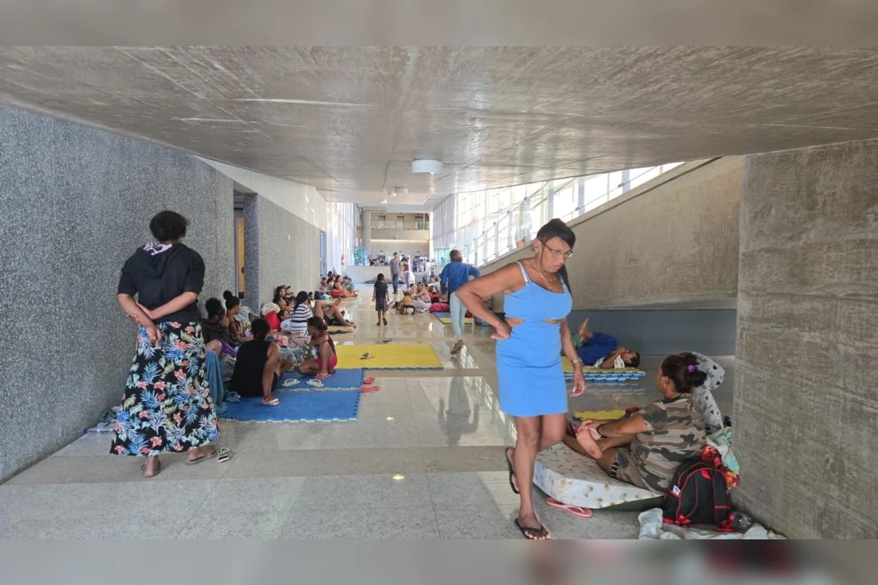Famílias desalojadas em ação do GDF fazem acampamento na CLDF