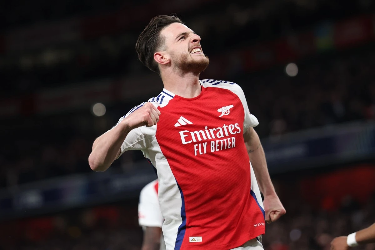 Rice faz dois golaços de falta para o Arsenal contra o Real. Assista