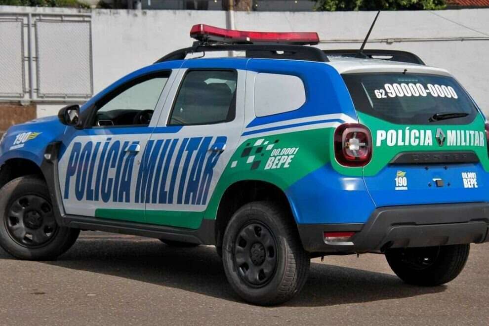 Polícia encontra corpo de mulher carbonizada no quintal de casa