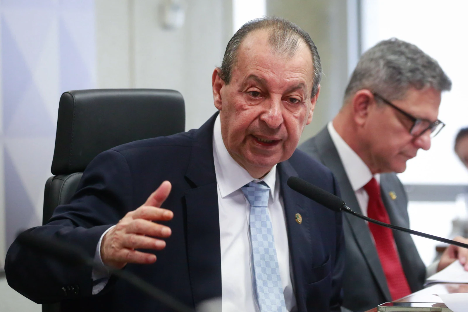 Alcolumbre define Omar Aziz como presidente da CPMI do INSS