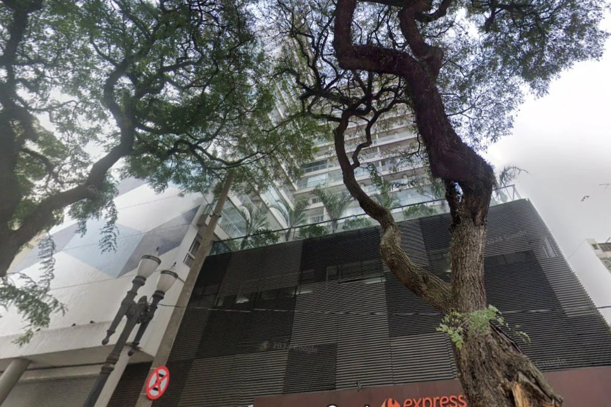 Mulher e criança morrem após mãe se jogar do 12º andar no centro de SP