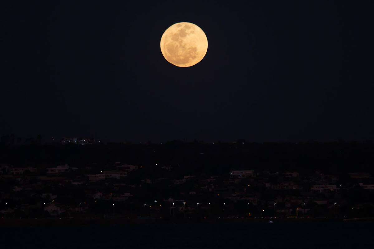 China diz ter descoberto método para transformar solo da Lua em água