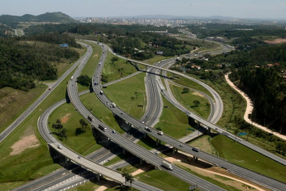 Acidente com 3 motos na Rodovia dos Bandeirantes resulta em morte
