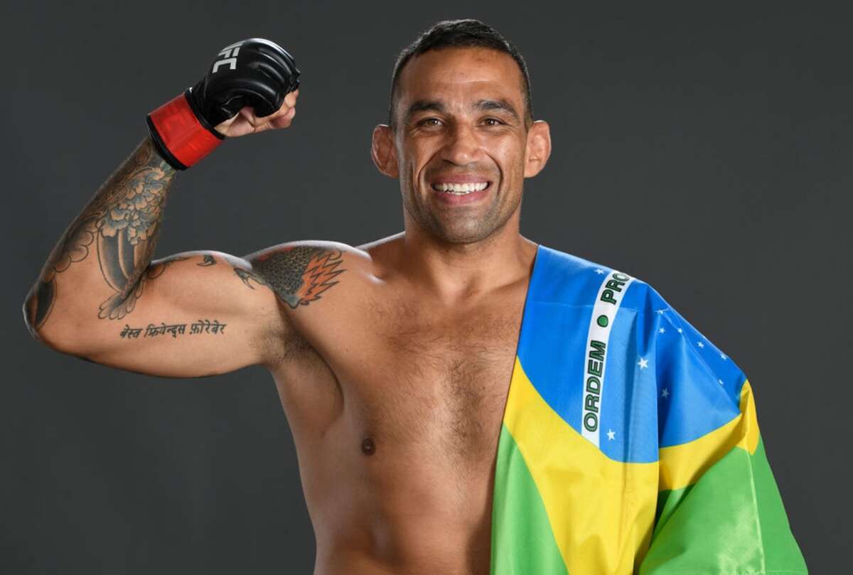 Ex-campeão do UFC anuncia retorno às competições em 2025