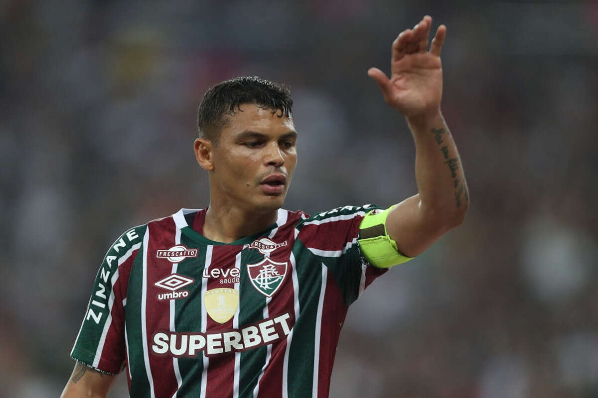 Esposa de Thiago Silva dá pista sobre retorno do zagueiro