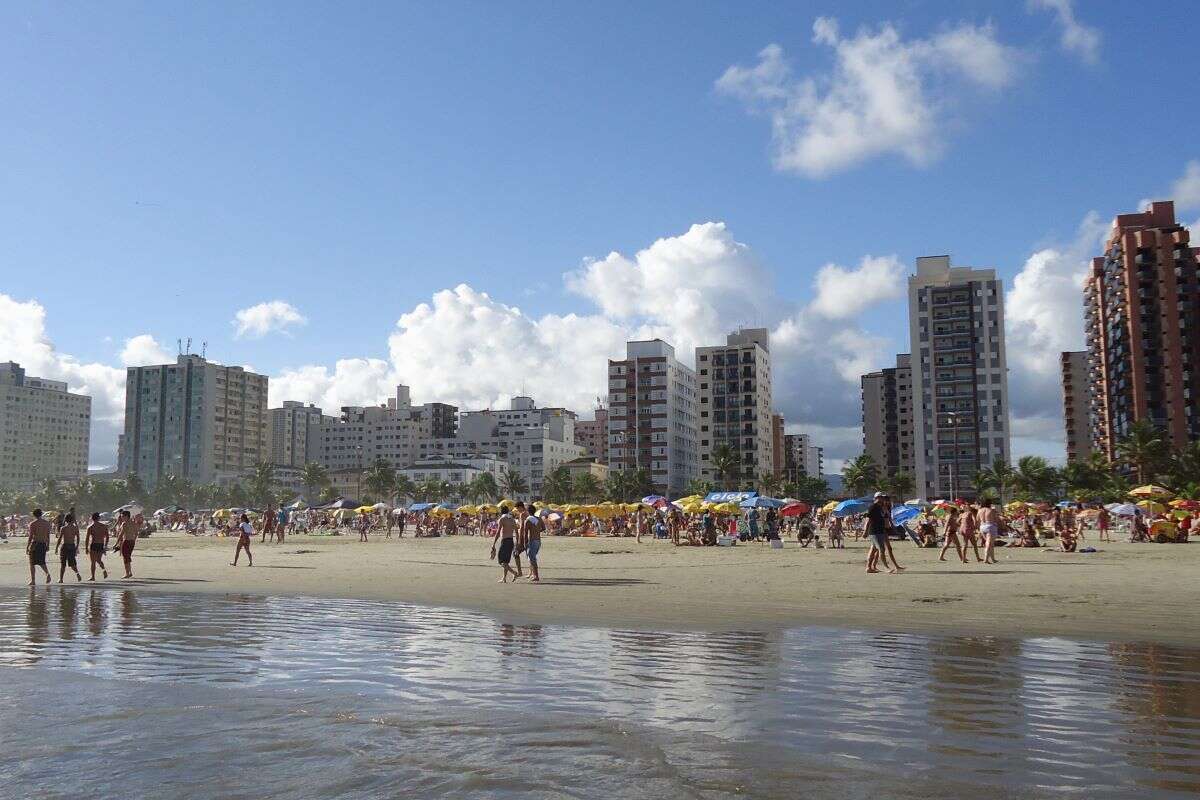 Litoral de São Paulo tem 42 praias impróprias para banho neste feriado