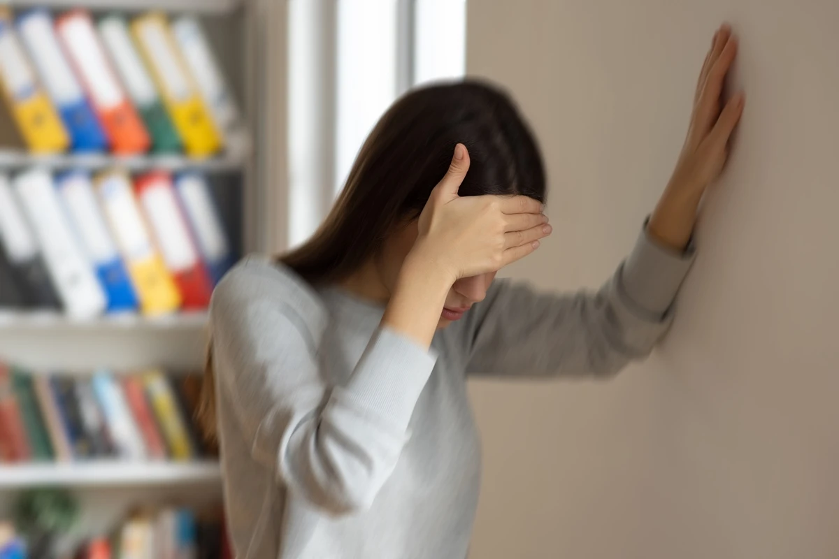Adeus, dor de cabeça: 10 chás naturais que podem aliviar os sintomas