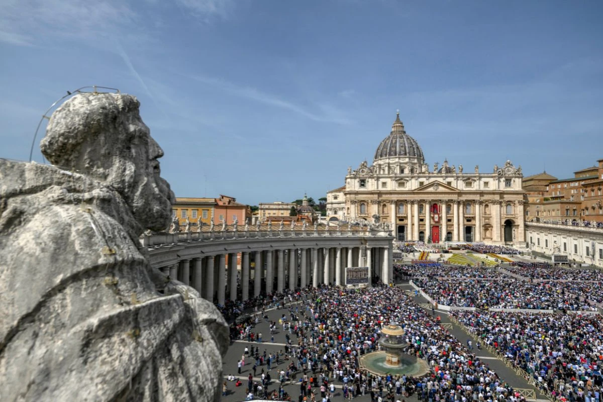 Saiba o que muda no turismo em Roma durante luto pela morte do papa