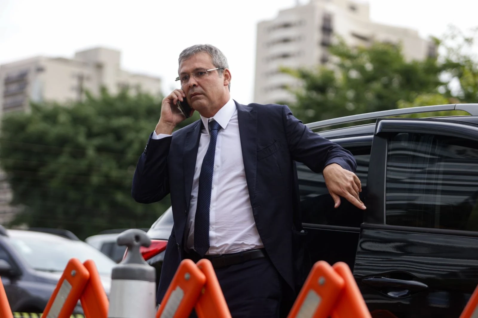 Líder do PT reage a críticas e cobra que Itamaraty atue contra Eduardo