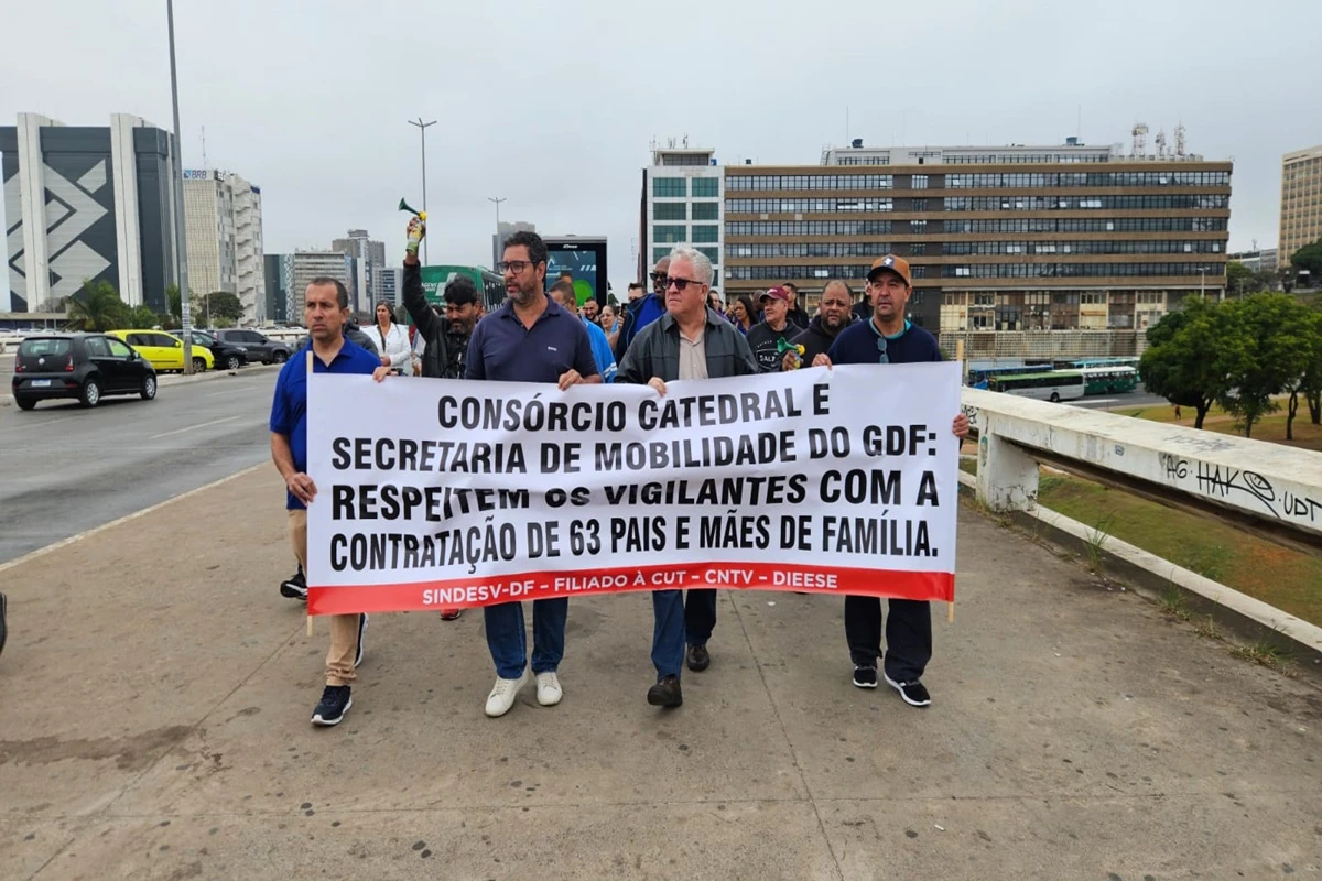 Vigilantes protestam contra demissões na Rodoviária do Plano Piloto