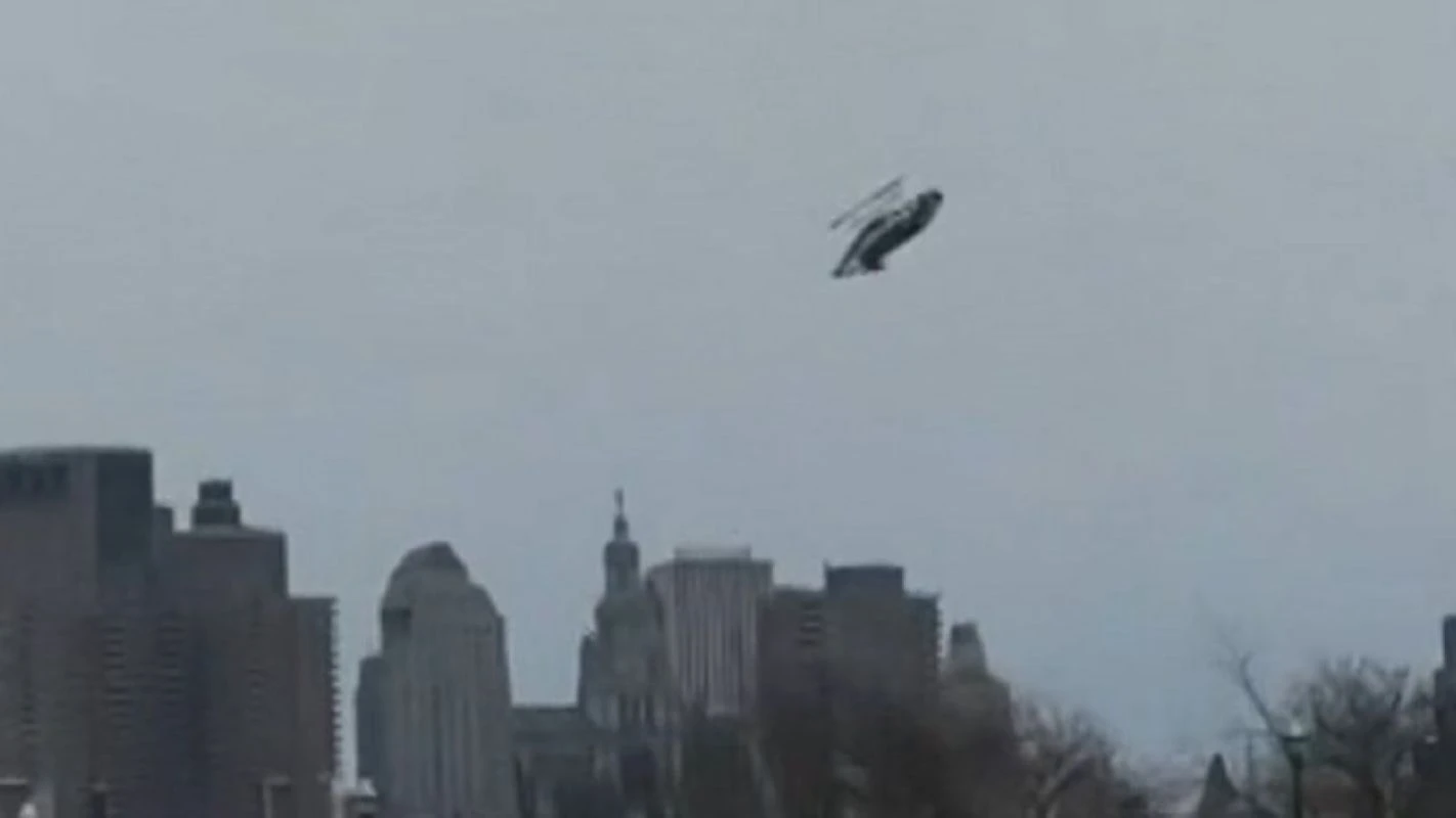 Veja momento em que helicóptero cai no Rio Hudson, nos EUA. Vídeo