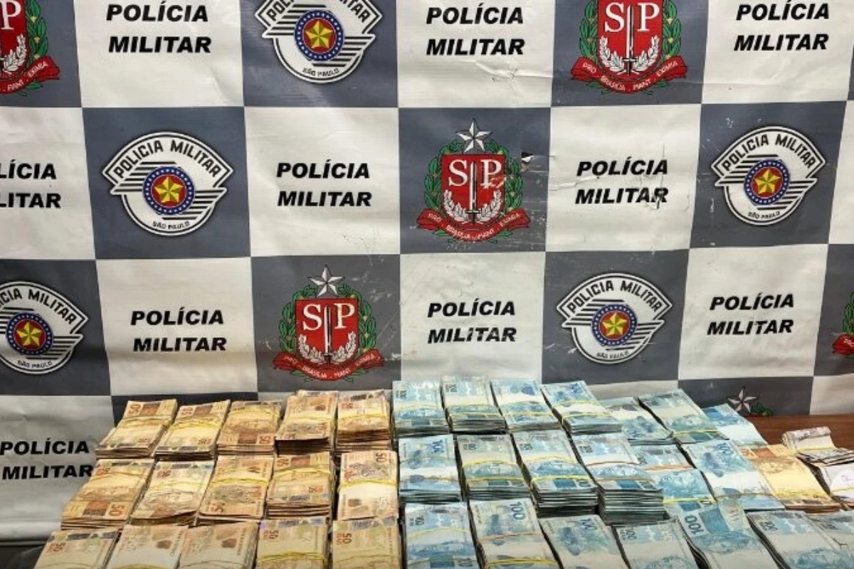 Polícia encontra 1 milhão em espécie em carro durante abordagem