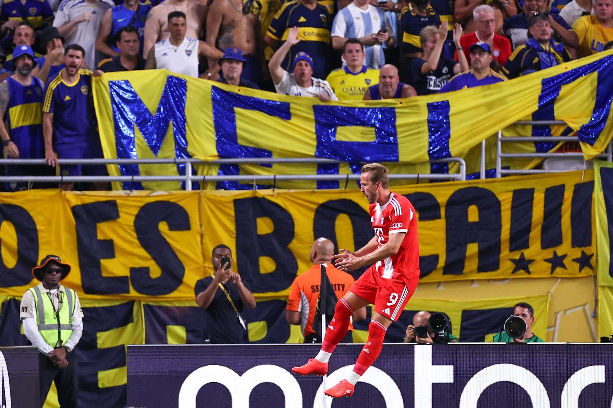 Kane rasga elogios para torcida do Boca: “Experiência incrível”