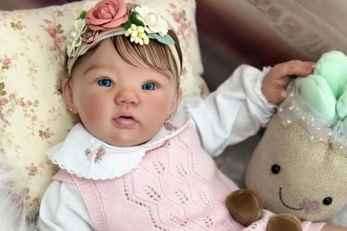 Bebês reborn: psiquiatra explica os riscos de tratá-los como reais