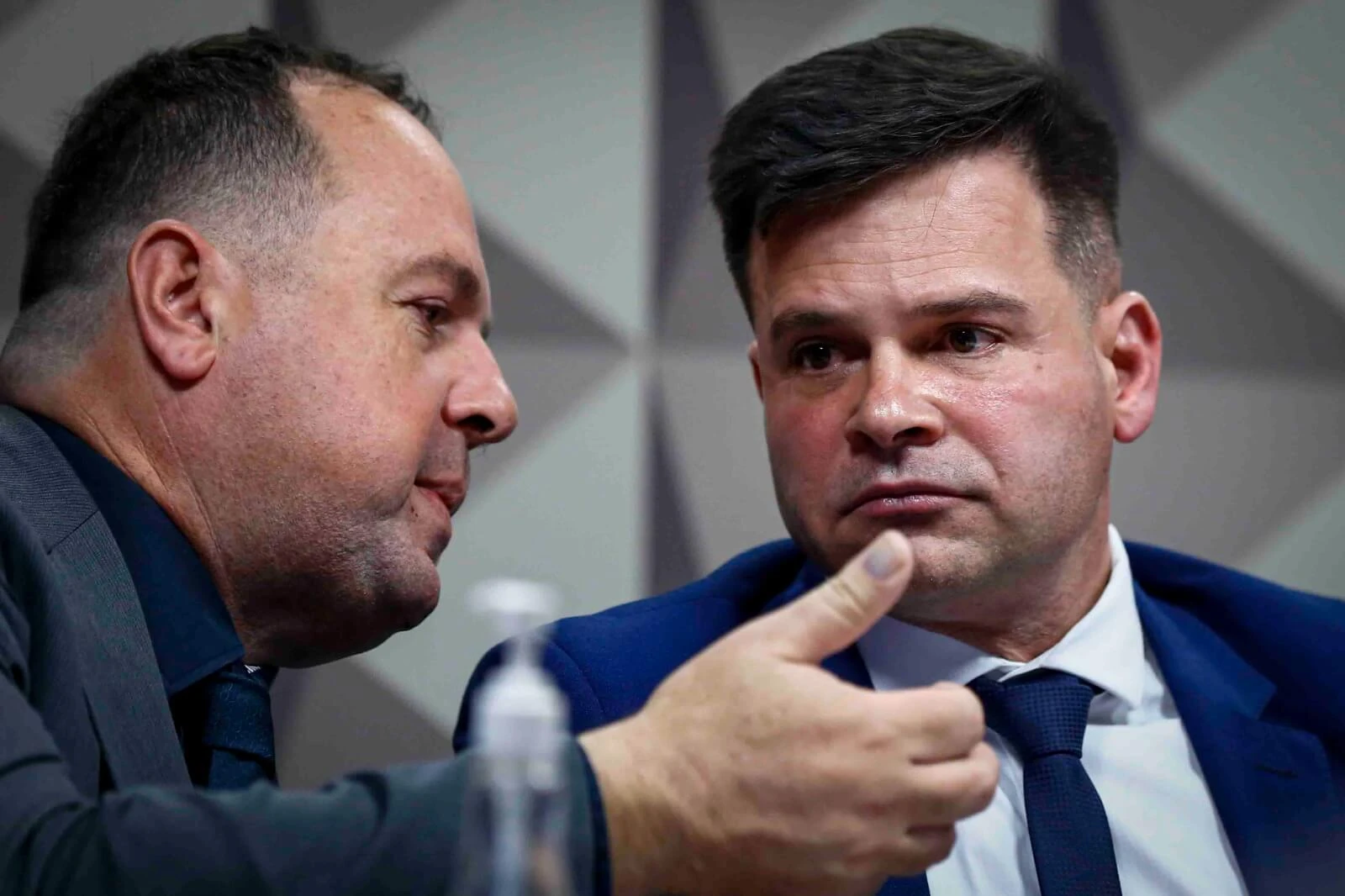 Membro da PGR se irrita com advogado de Silvinei: “Não tomou café?”