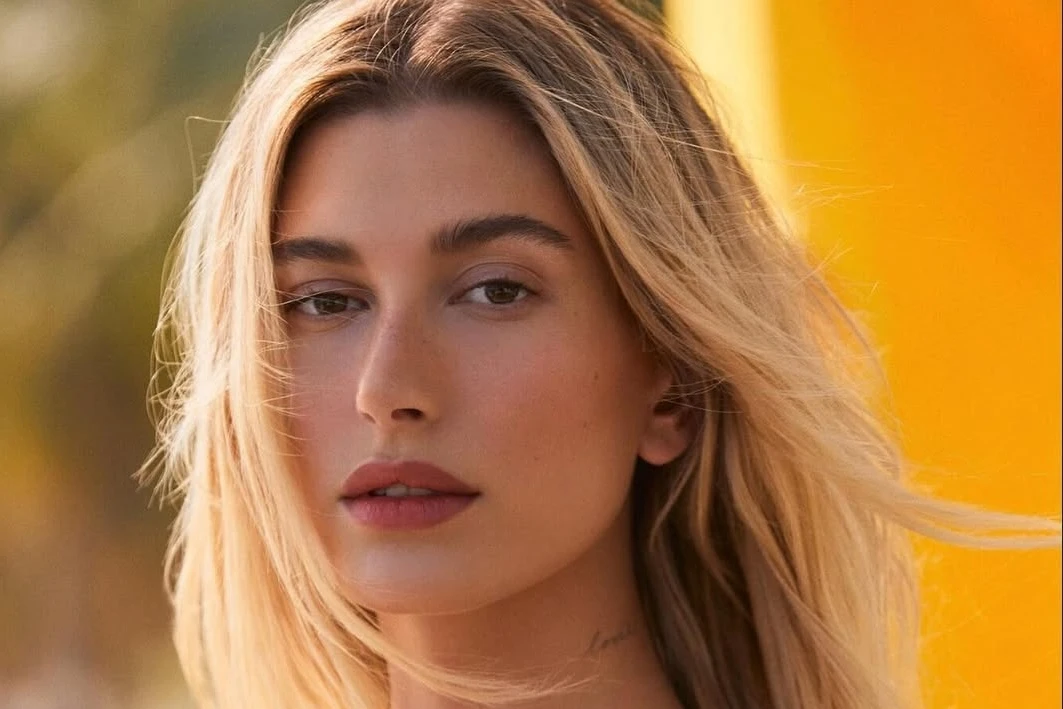 Suplemento usado por Hailey Bieber promete auxiliar na longevidade
