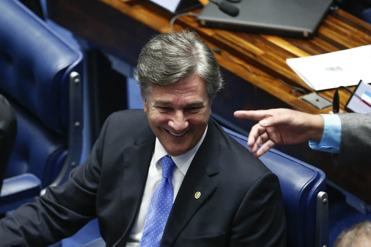 Collor opta por ficar em Maceió para cumprir prisão domiciliar
