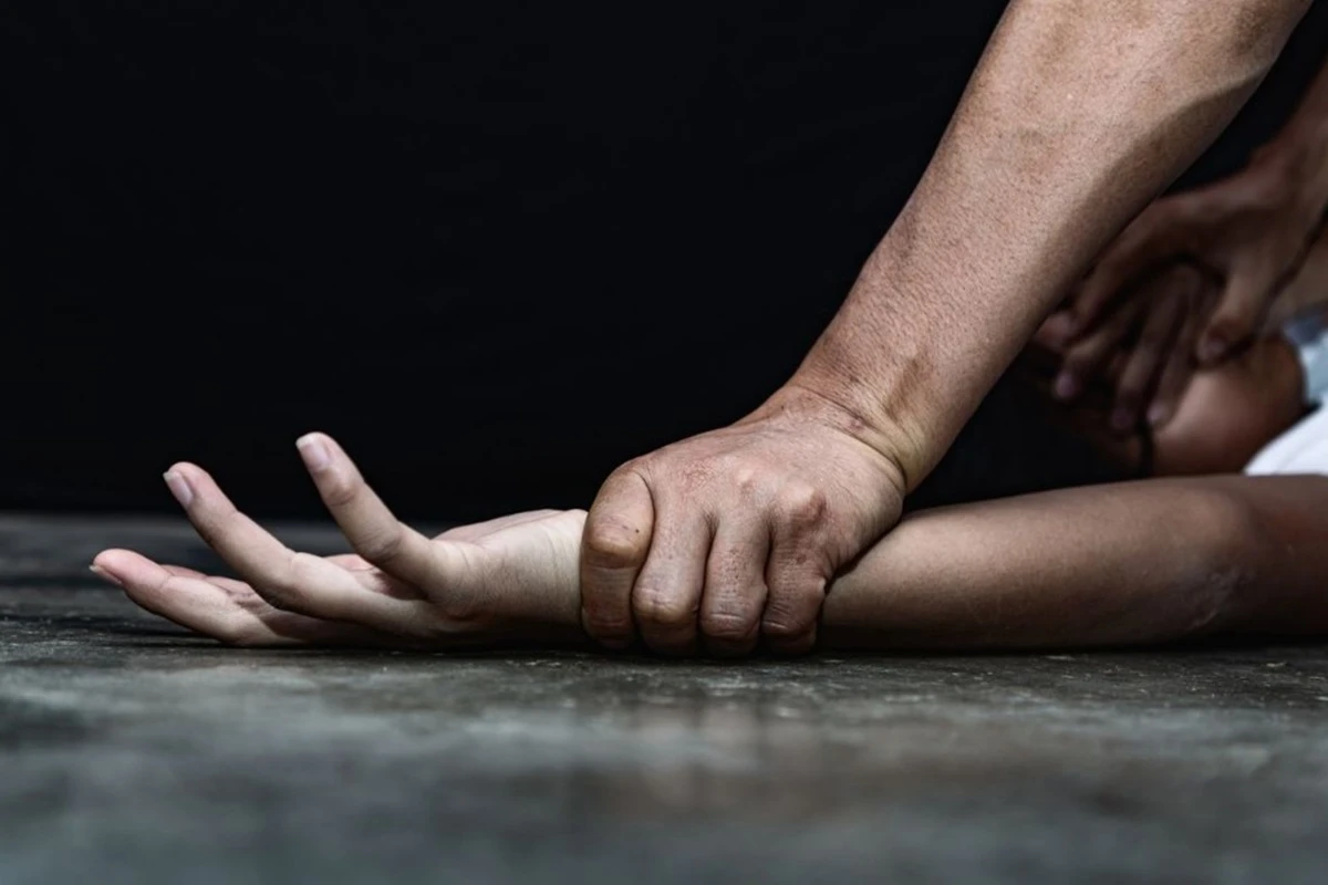 Ritual de tortura: presas fazem colegas comer fezes com desinfetante