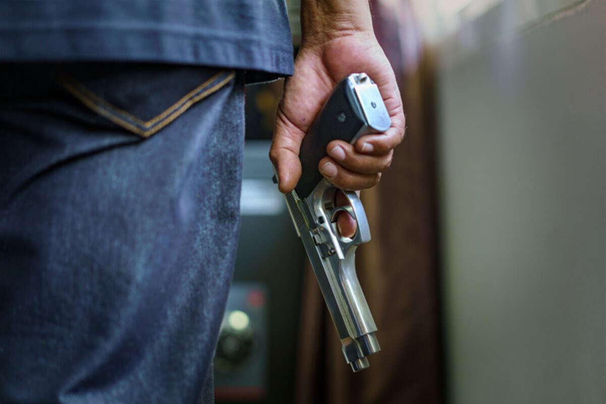 Dois advogados sofrem emboscada e têm carro atingido por tiros no DF