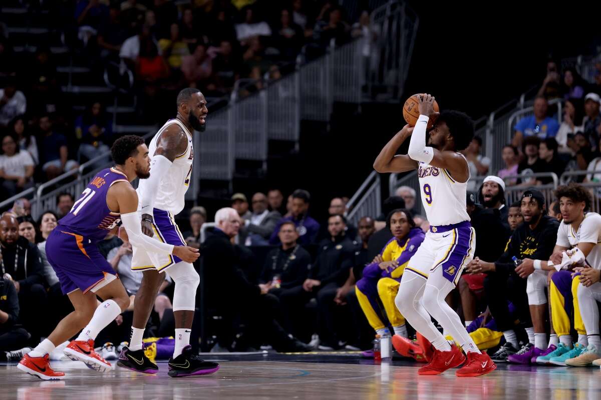 História! LeBron e Bronny James, pai e filho, atuam juntos na NBA