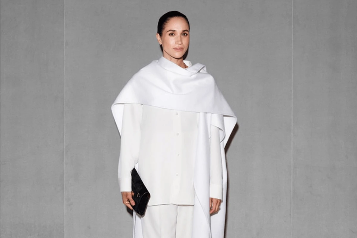 Gafes marcam 1ª passagem de Meghan Markle pelo Paris Fashion Week