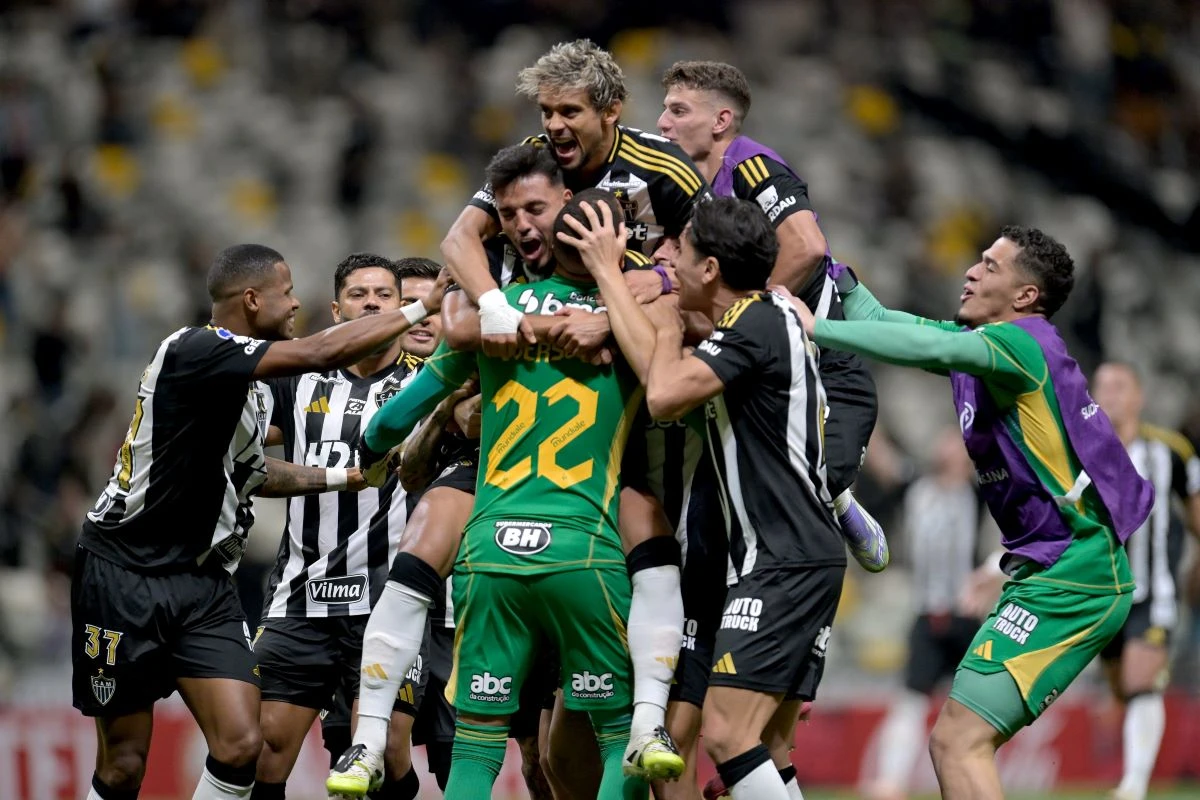 Everson brilha e Galo está nas oitavas de final da Sul-Americana