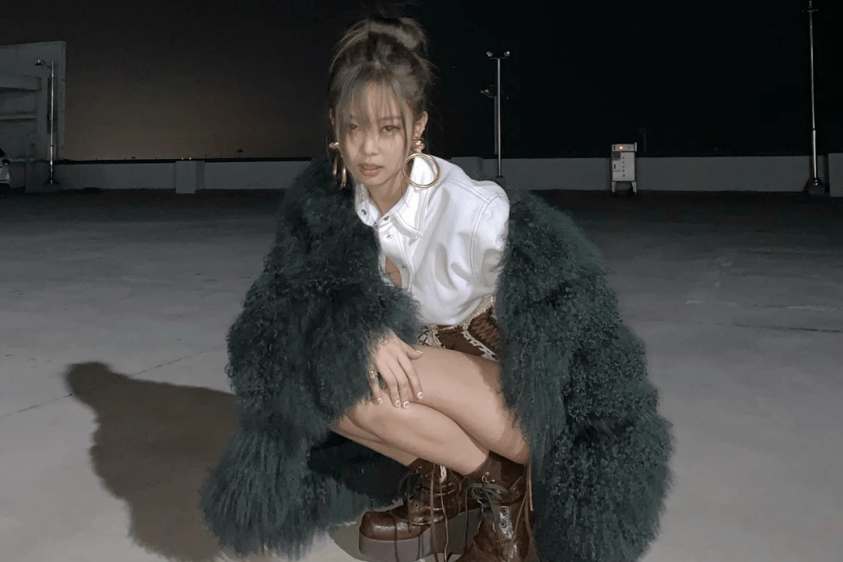 Jennie, do Blackpink, une tendências a looks clássicos; inspire-se