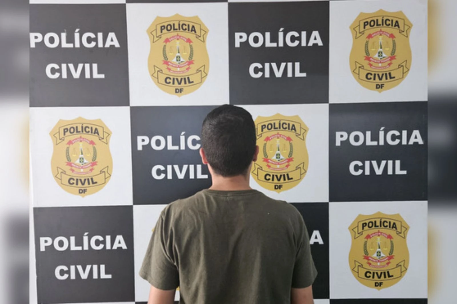 Homem tenta matar mulher com chave de roda enquanto ela segurava bebê