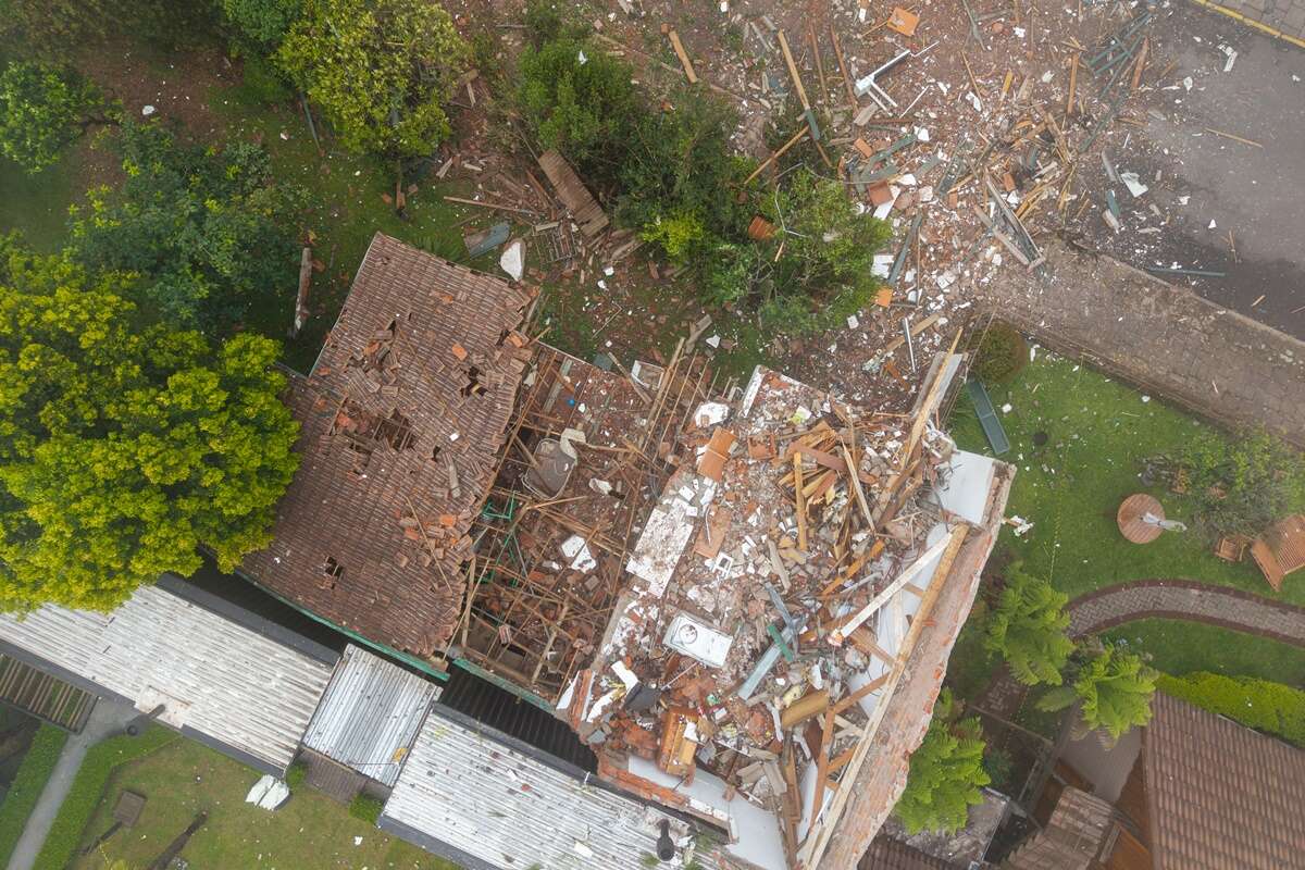 Relatório mostra que avião bateu em chaminé antes de cair em Gramado