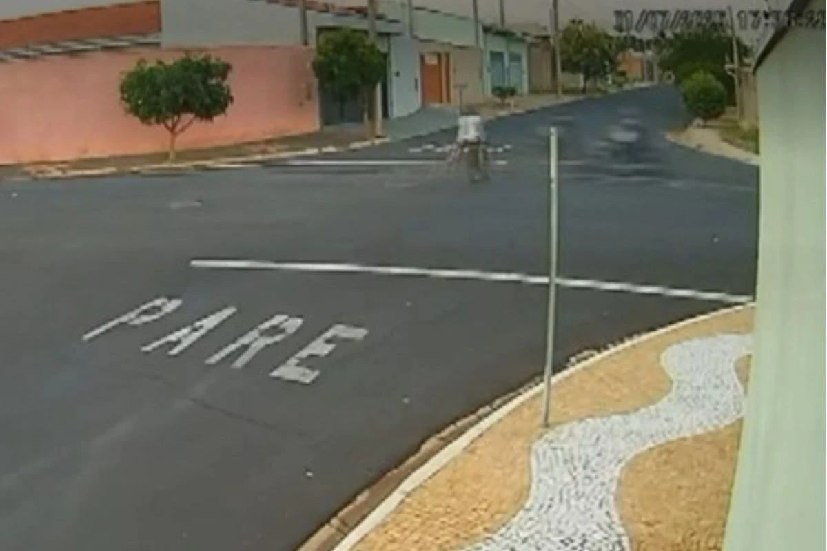 Moradora tentou reanimar garoto que morreu em acidente com bicicleta