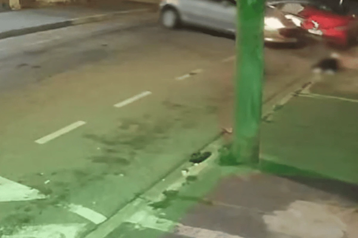 Motorista bêbada acelera em marcha à ré e mata homem atropelado. Veja