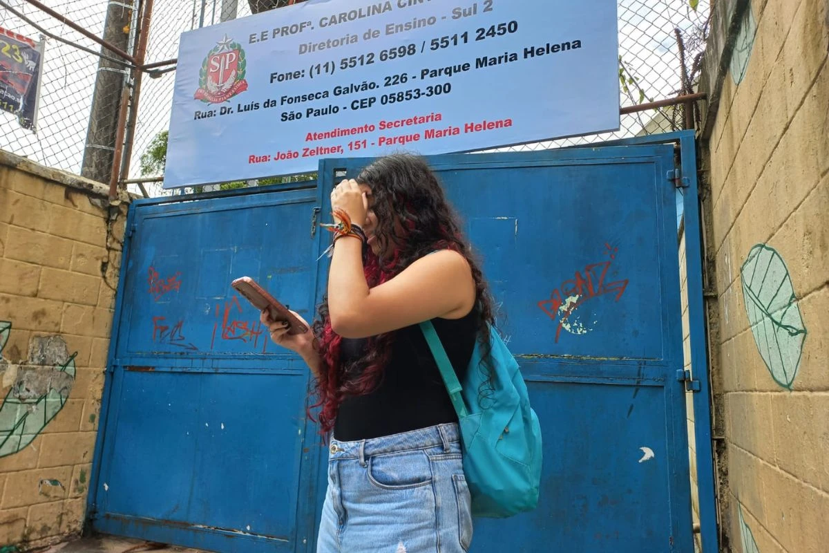 Escola Sem Partido quer derrubar lei de SP que veta celular nas salas