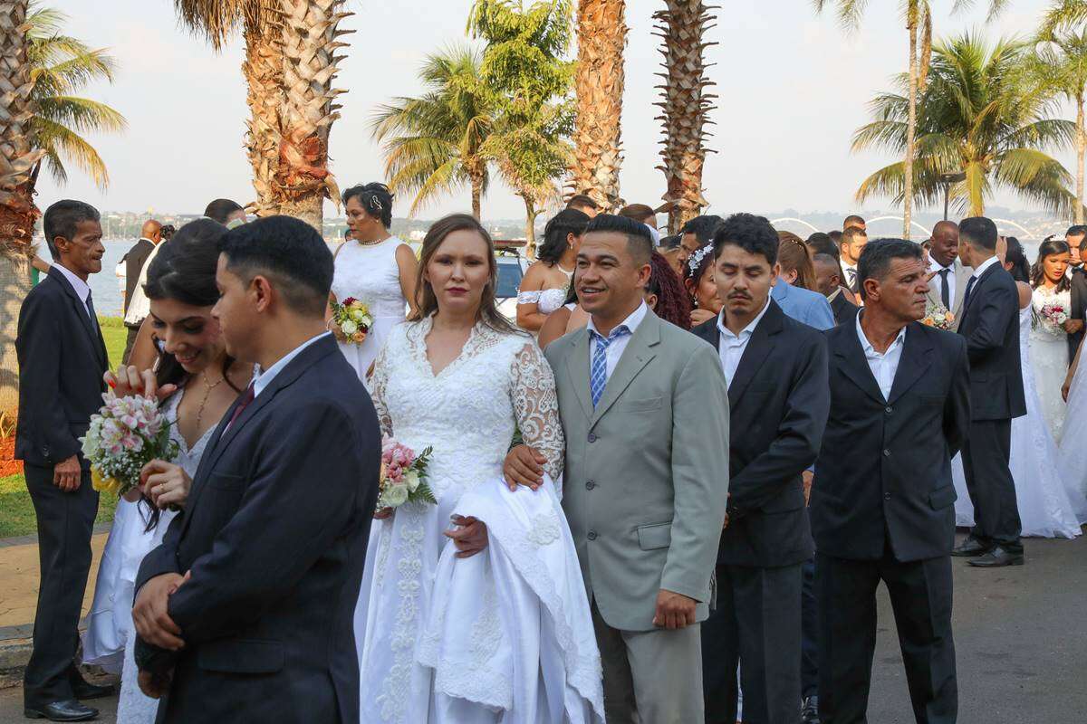 Casamento comunitário: 91 casais dizem sim às margens do Lago Paranoá