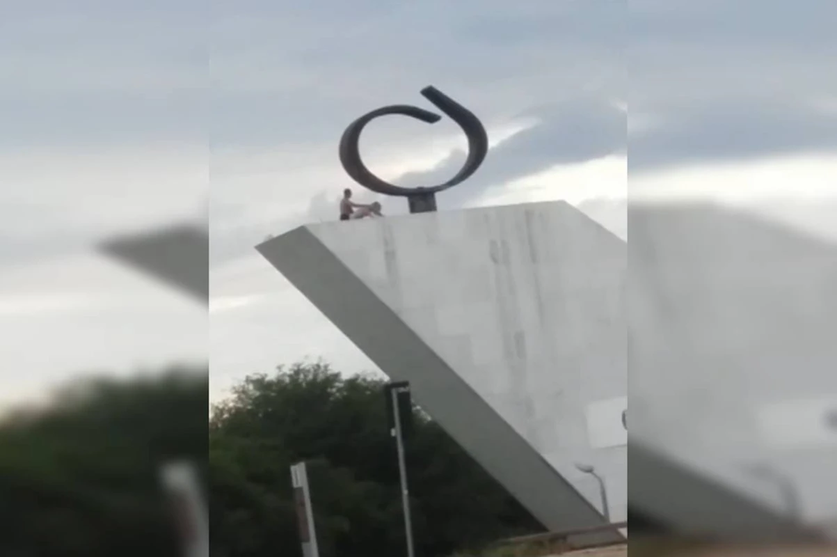Com vista para o STF: casal é filmado transando no Panteão da Pátria