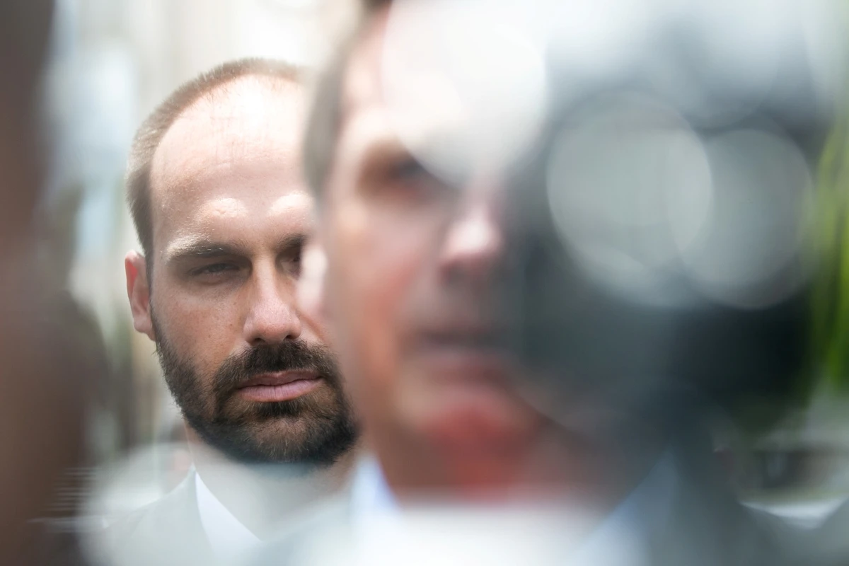AGU aciona STF por elo entre Eduardo e operação com dólar antes de tarifaço