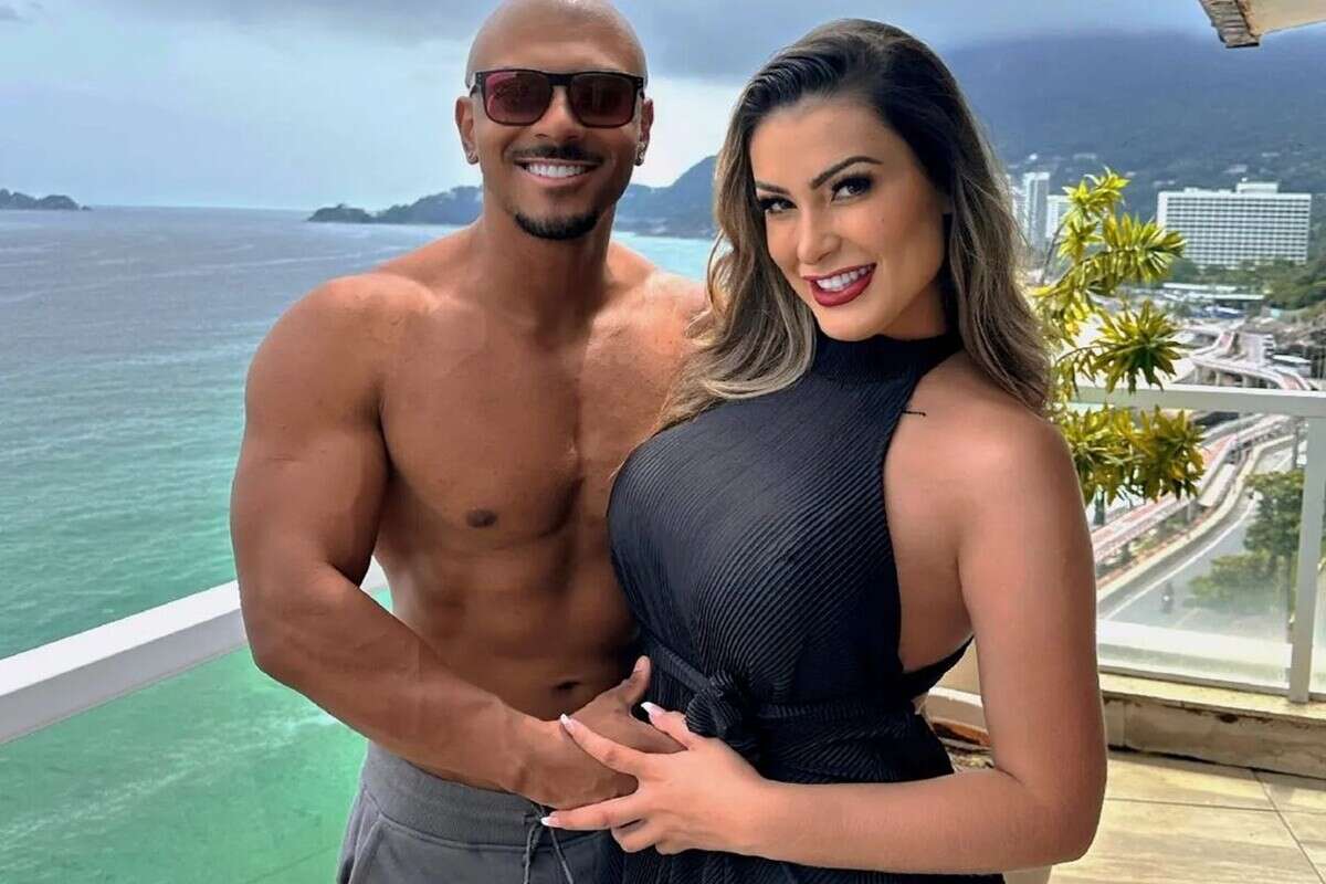 Andressa Urach assina e detalha “contrato de namoro” com ator pornô