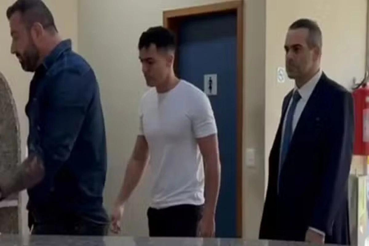 Influencer que matou recém-casado atropelado se entrega após 10 meses