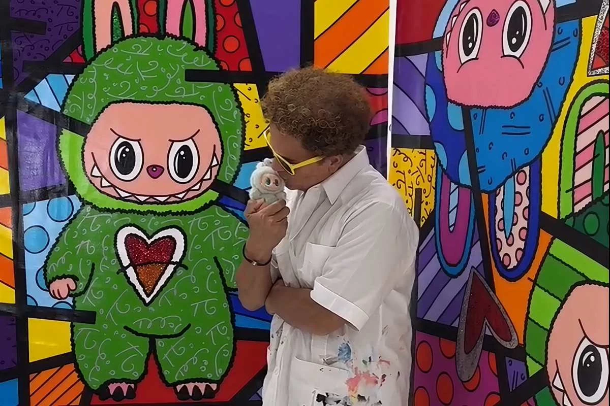 Labubus “invadem” a arte e viram quadro de Romero Britto; confira