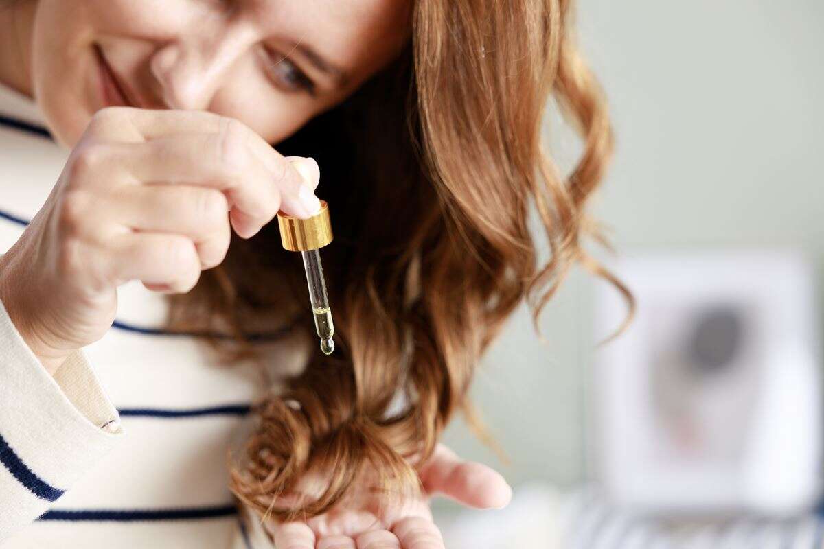 Hidratação com óleo natural recupera e trata cabelos ressecados