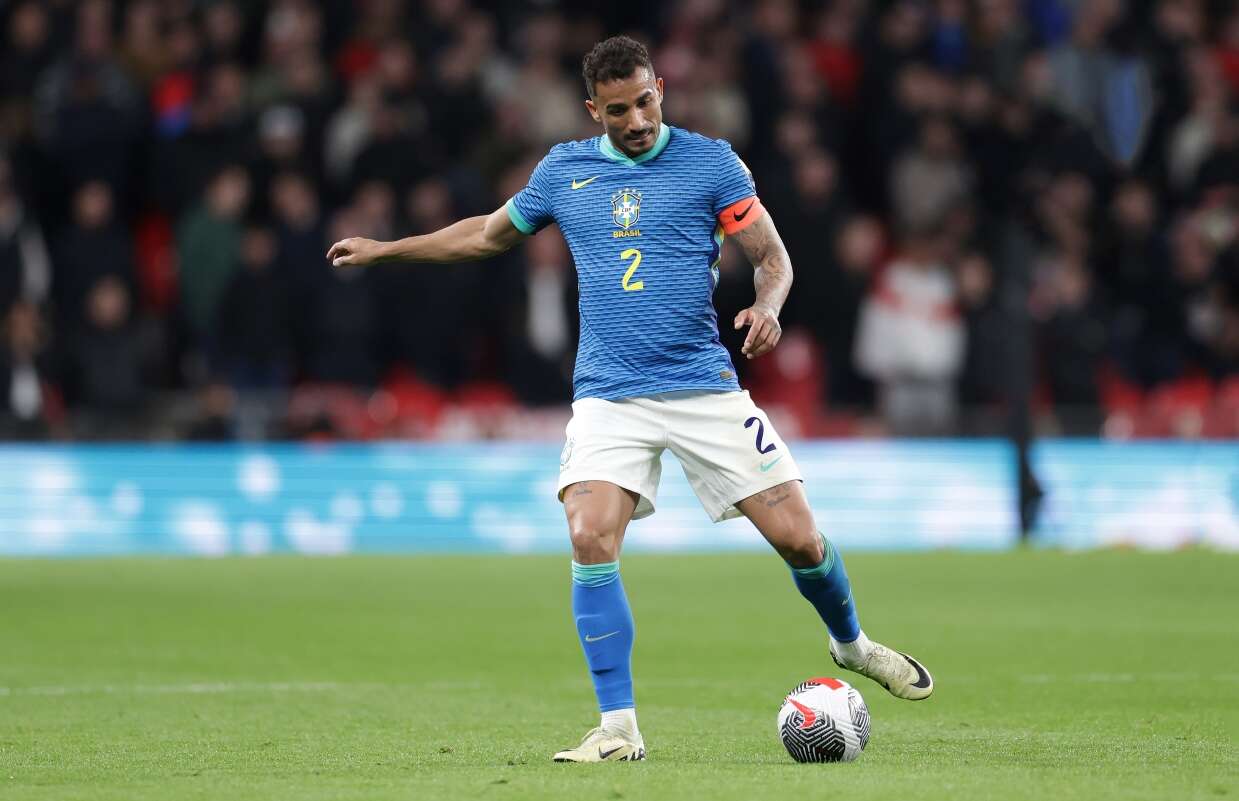 Capitão, Danilo pode estrear como zagueiro na Seleção em Brasília. Compre seu ingresso!