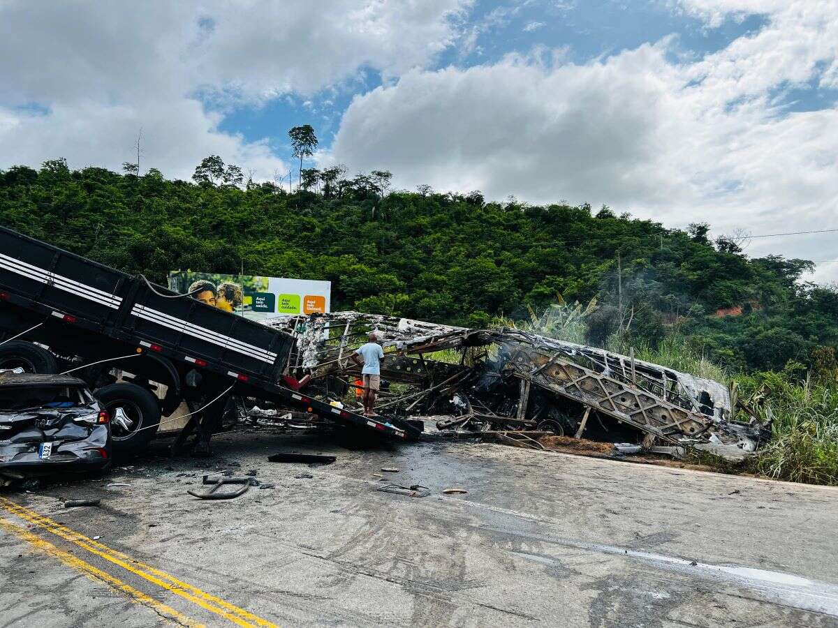 Fotos e vídeo: veja imagens de acidente que deixou 29 mortos em MG