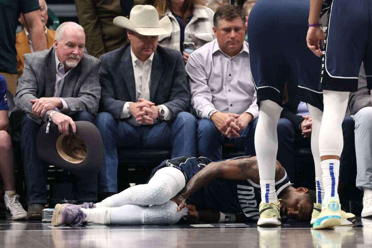 Kyrie Irving sofre grave lesão e não deve mais jogar na temporada