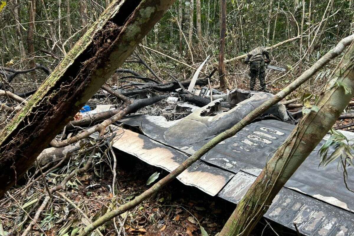 FAB derruba avião invasor e mata traficantes na Amazônia. Vídeo