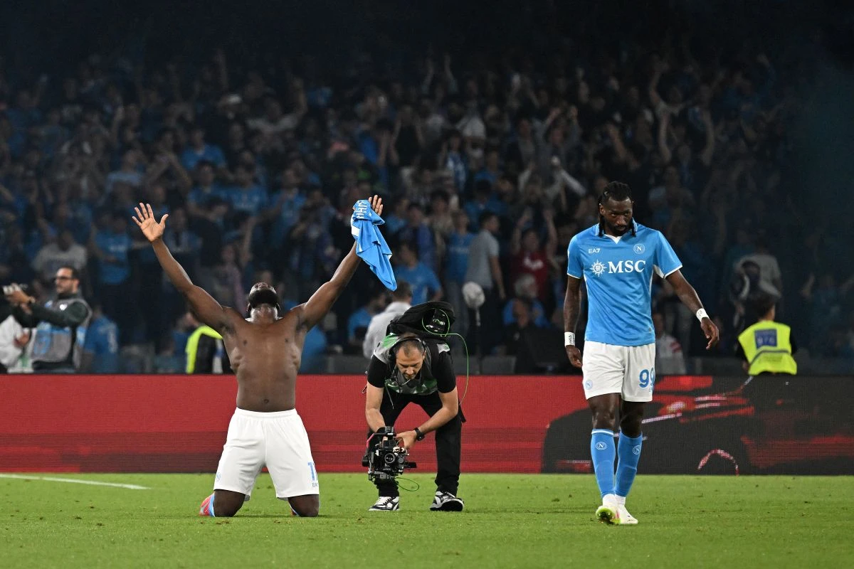 Napoli vence o Cagliari e é campeão italiano pela quarta vez