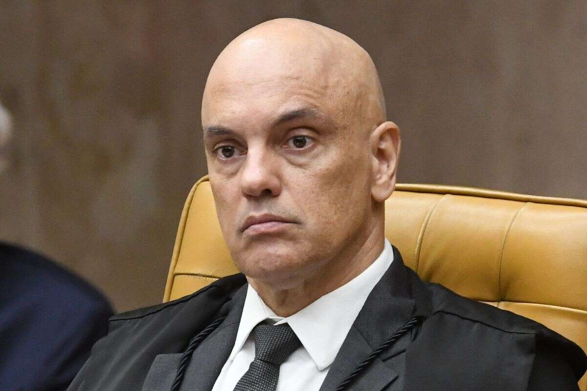 Moraes citou filha e esposa de Mauro Cid antes de interrogá-lo