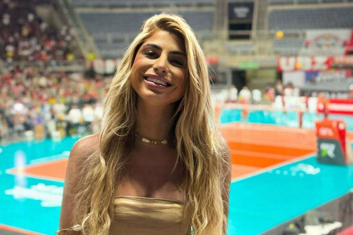 Ex de Marcelo Courrege, Renata Heilborn curte Carnaval com novo affair